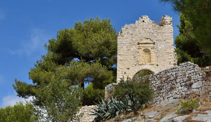 GoTransfert La poterne et les remparts du vieil Allauch