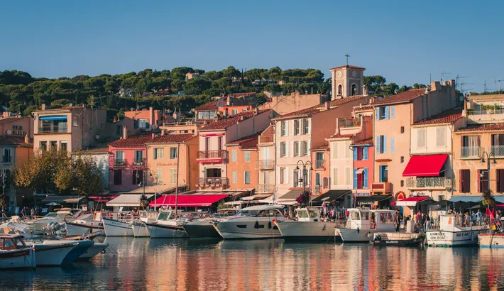 Le port de Cassis et ses façades colorées